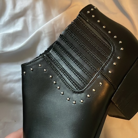 Marc Fisher Idalee Studded Chelsea Block Heel Booties
Black size 9 - Picture 11 of 16